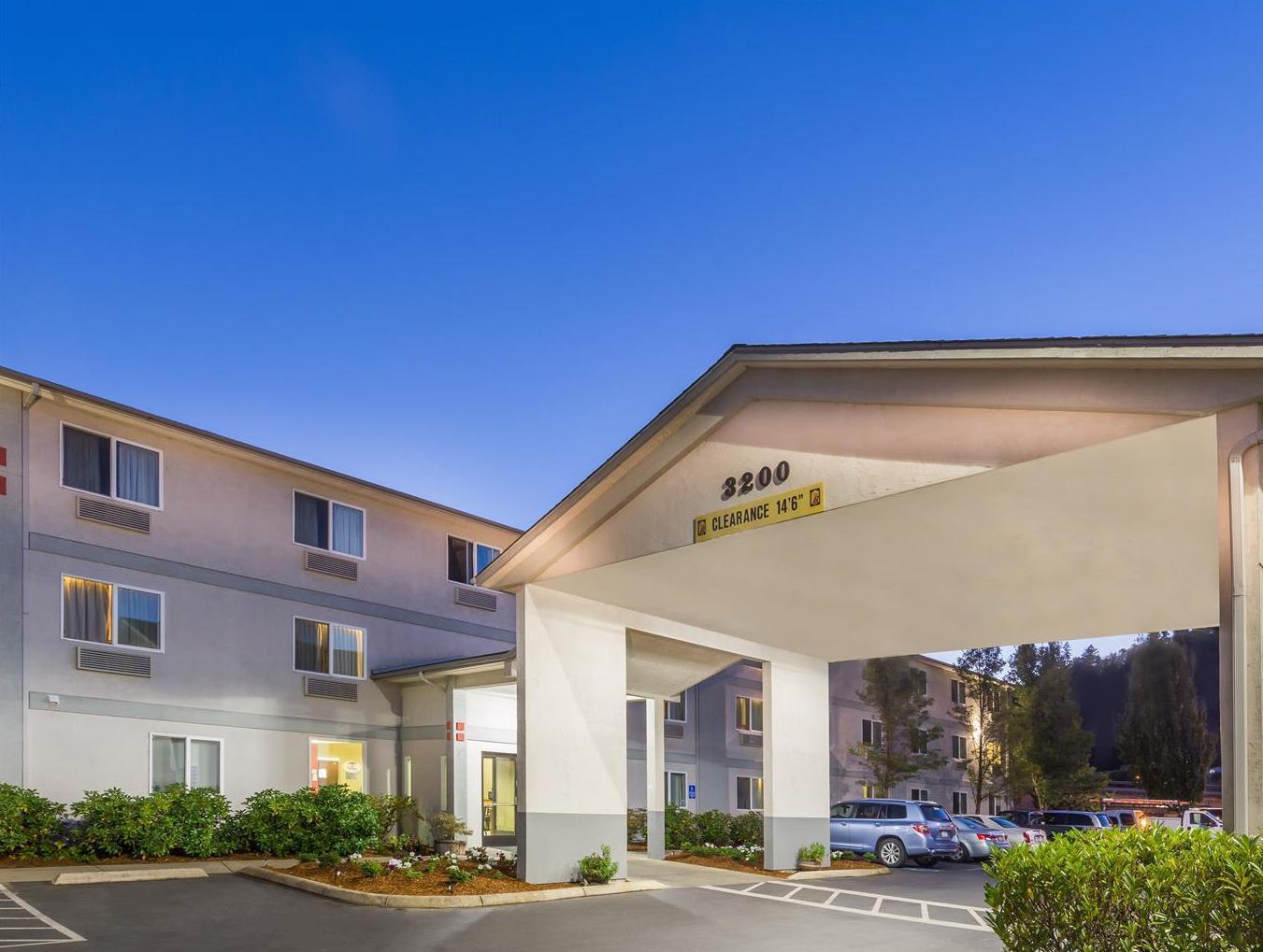 Hotel Super 8 By Wyndham Roseburg Extérieur photo