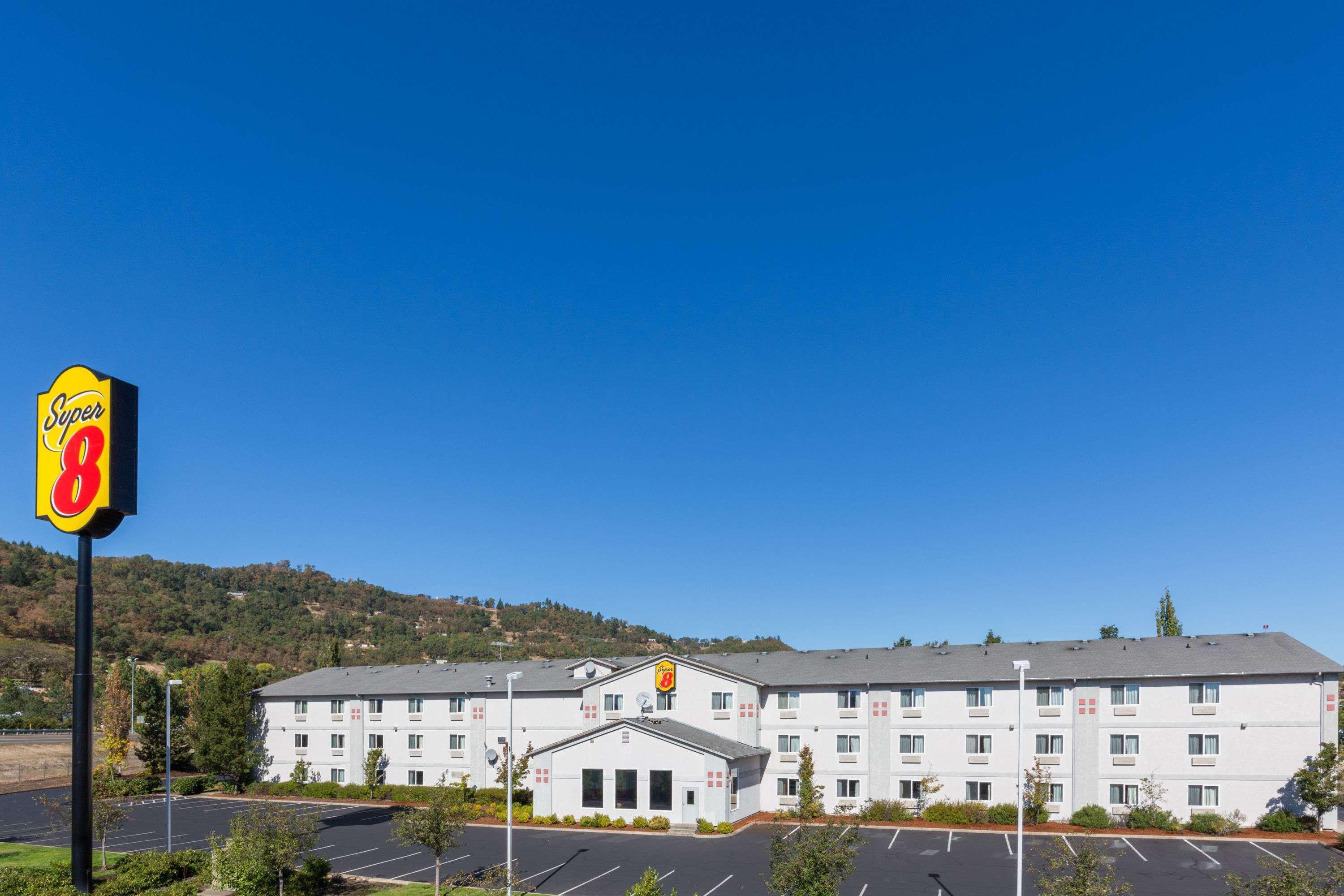 Hotel Super 8 By Wyndham Roseburg Extérieur photo