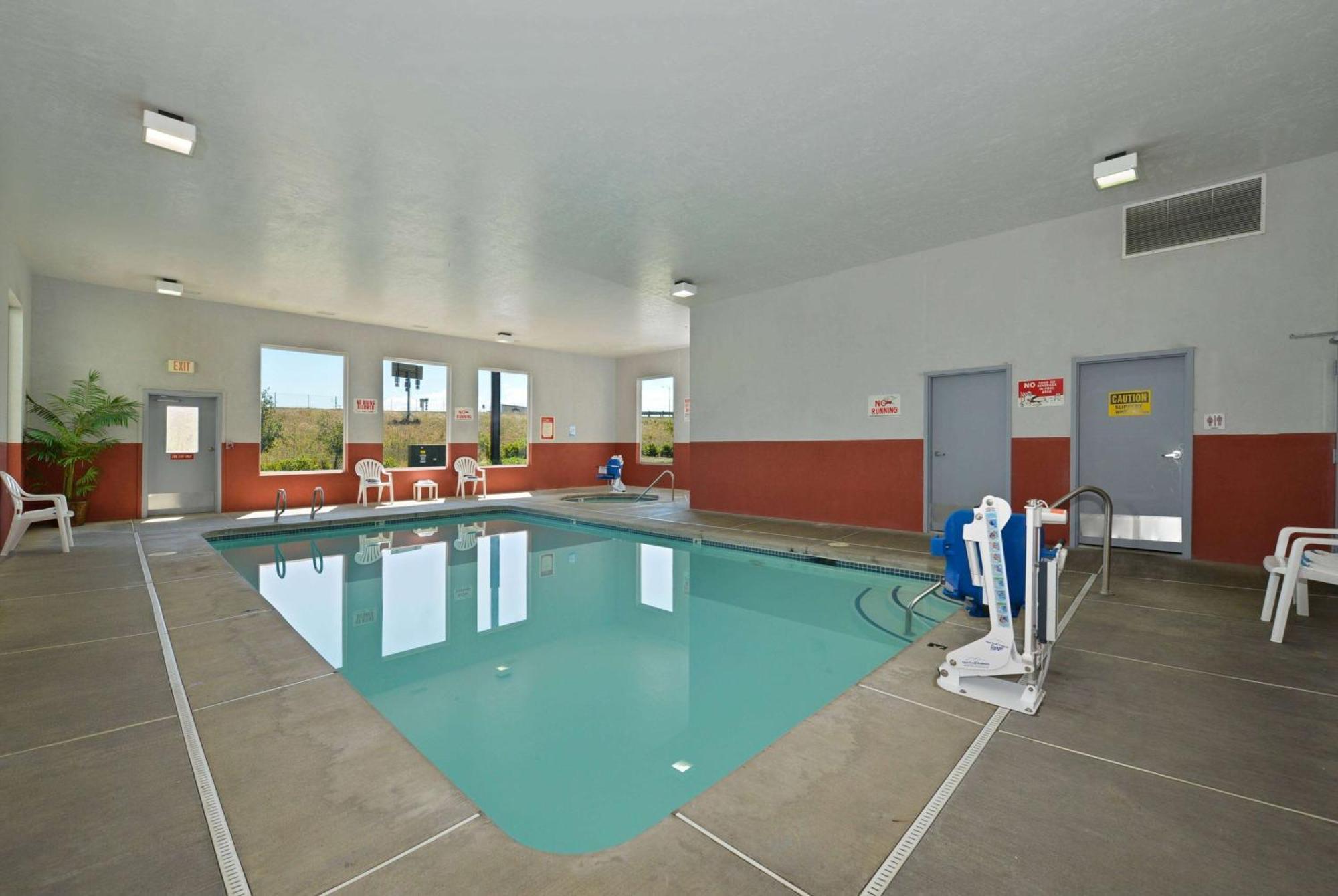 Hotel Super 8 By Wyndham Roseburg Extérieur photo