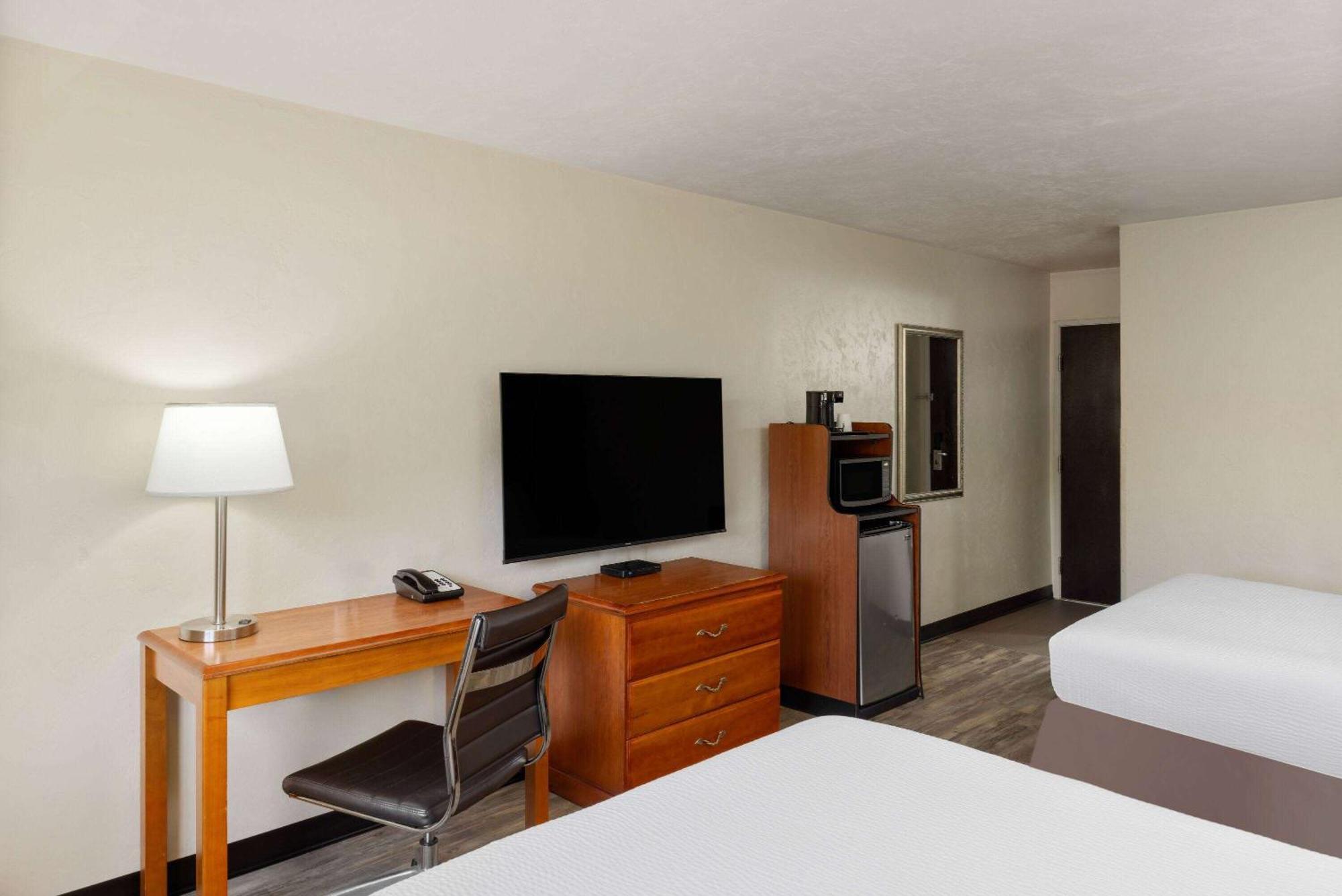 Hotel Super 8 By Wyndham Roseburg Extérieur photo