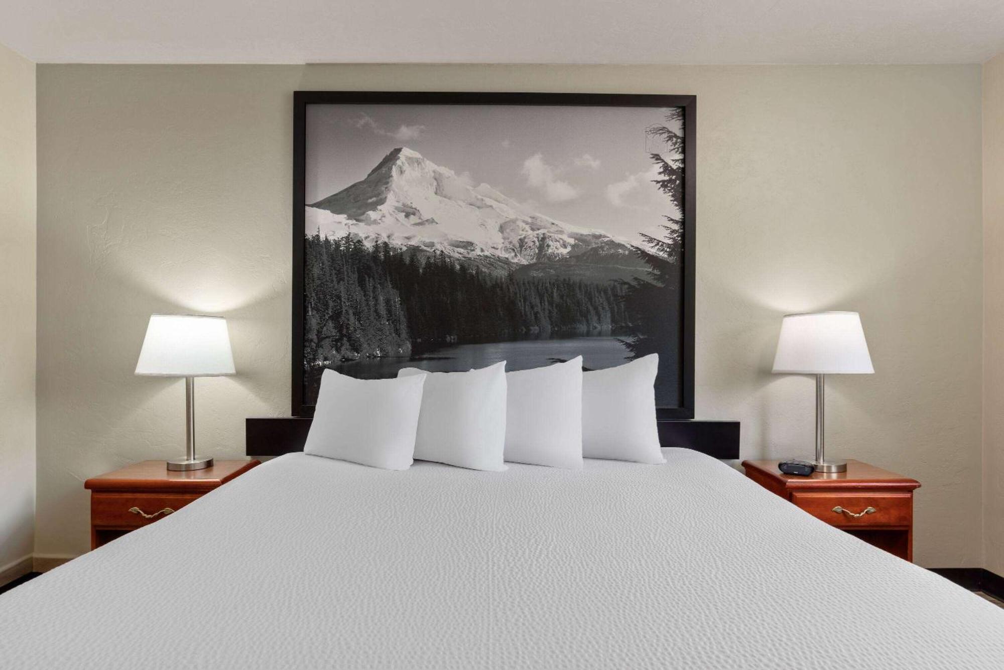 Hotel Super 8 By Wyndham Roseburg Extérieur photo
