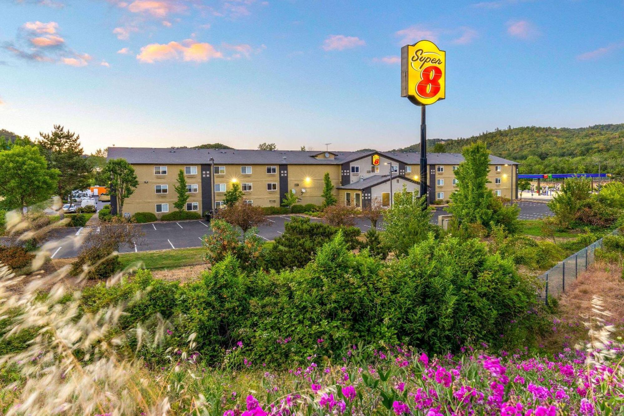 Hotel Super 8 By Wyndham Roseburg Extérieur photo