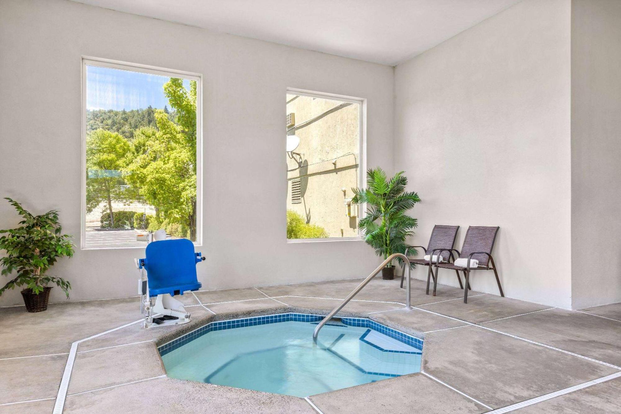 Hotel Super 8 By Wyndham Roseburg Extérieur photo