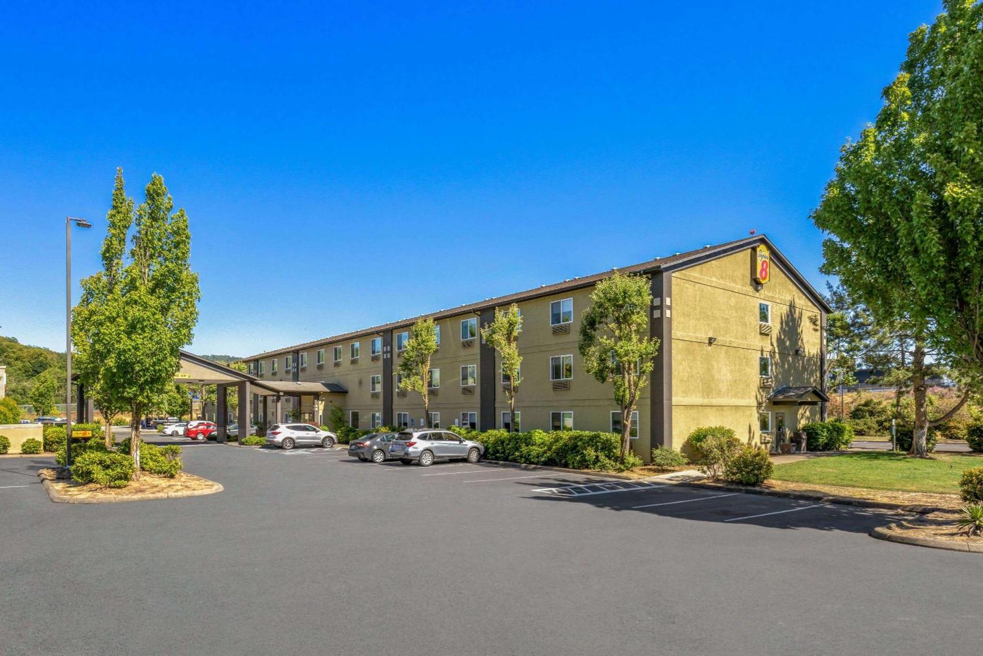 Hotel Super 8 By Wyndham Roseburg Extérieur photo
