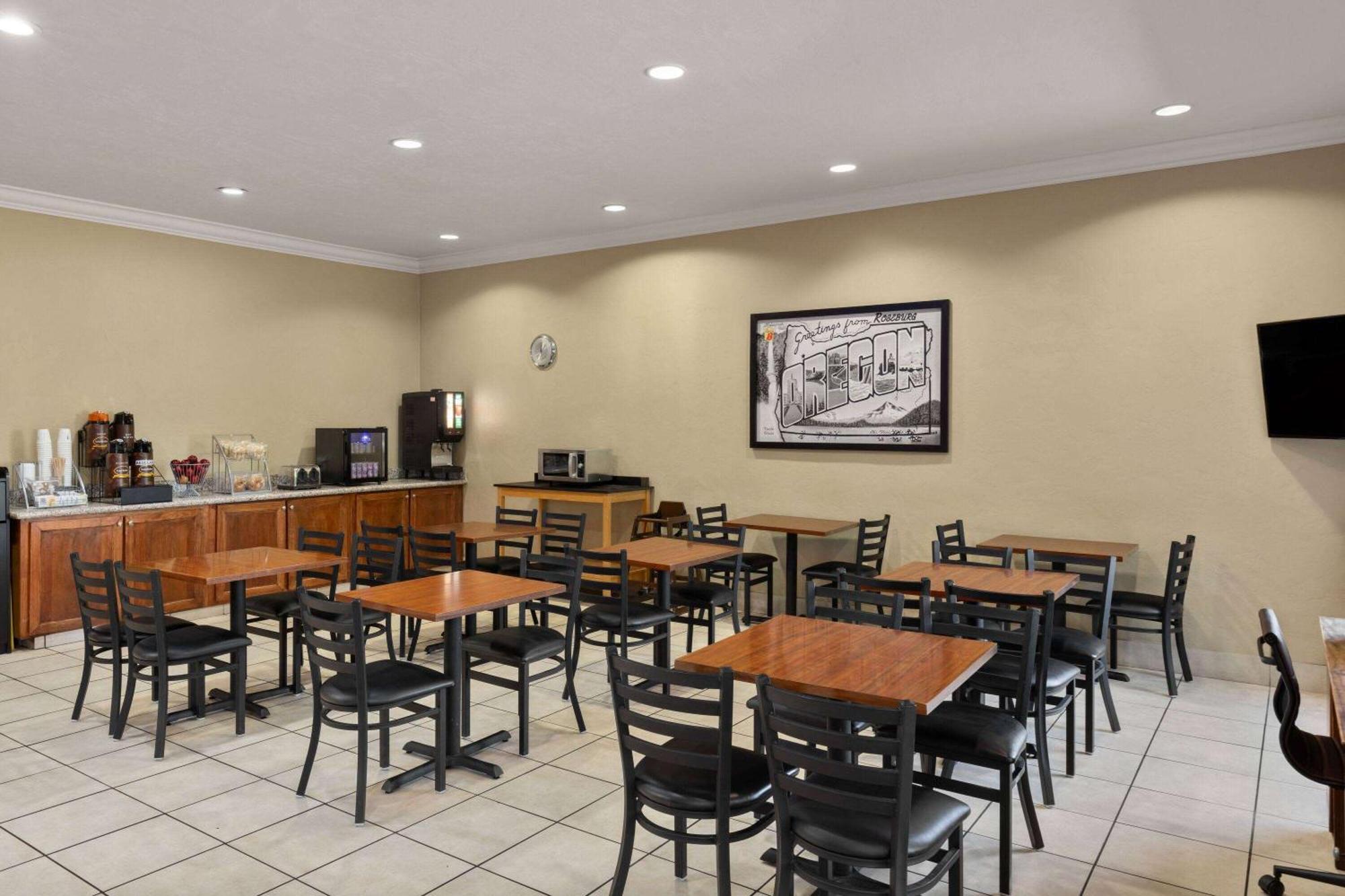 Hotel Super 8 By Wyndham Roseburg Extérieur photo