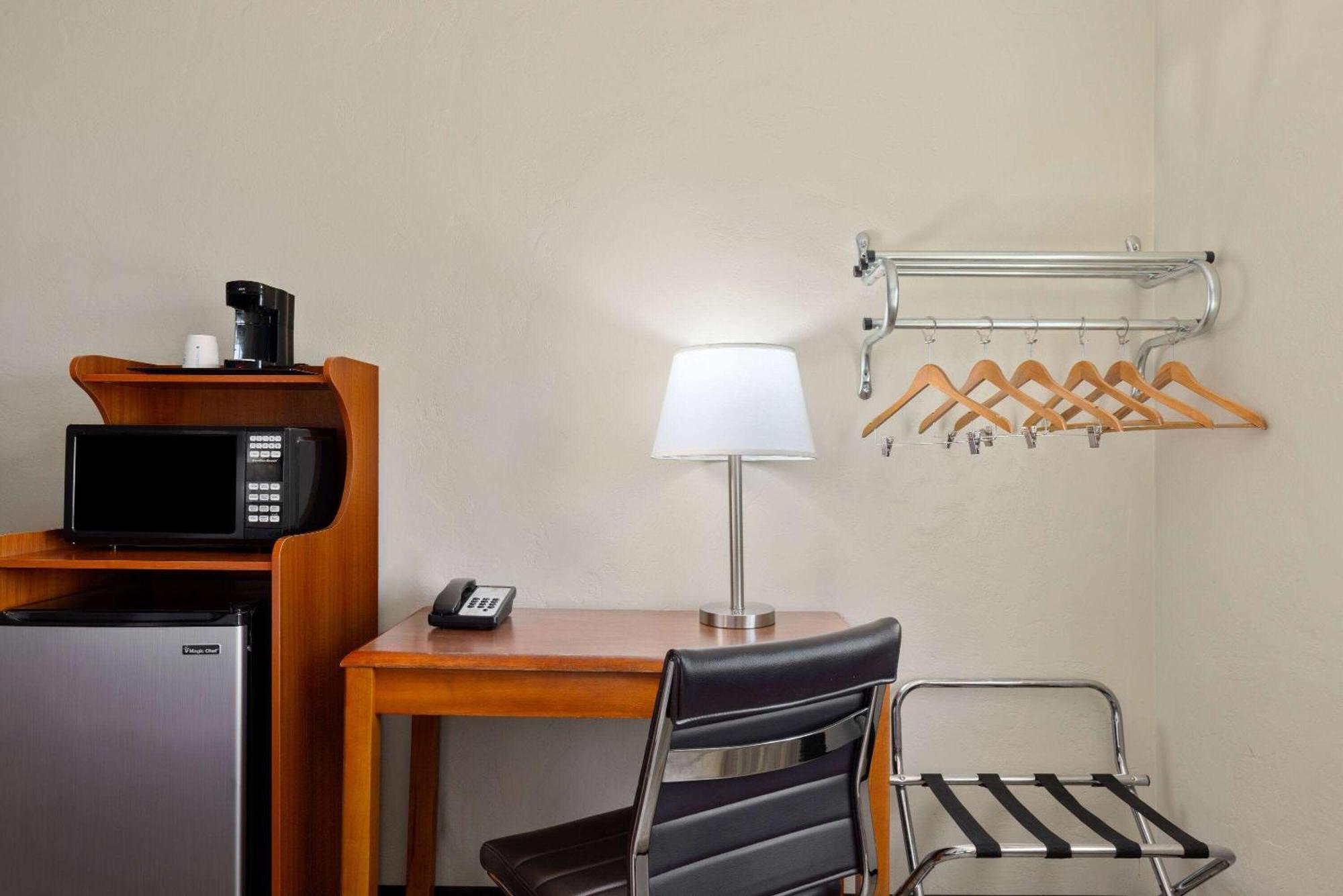 Hotel Super 8 By Wyndham Roseburg Extérieur photo