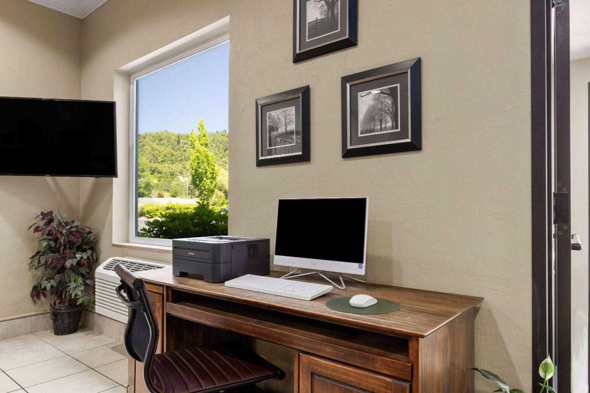 Hotel Super 8 By Wyndham Roseburg Extérieur photo