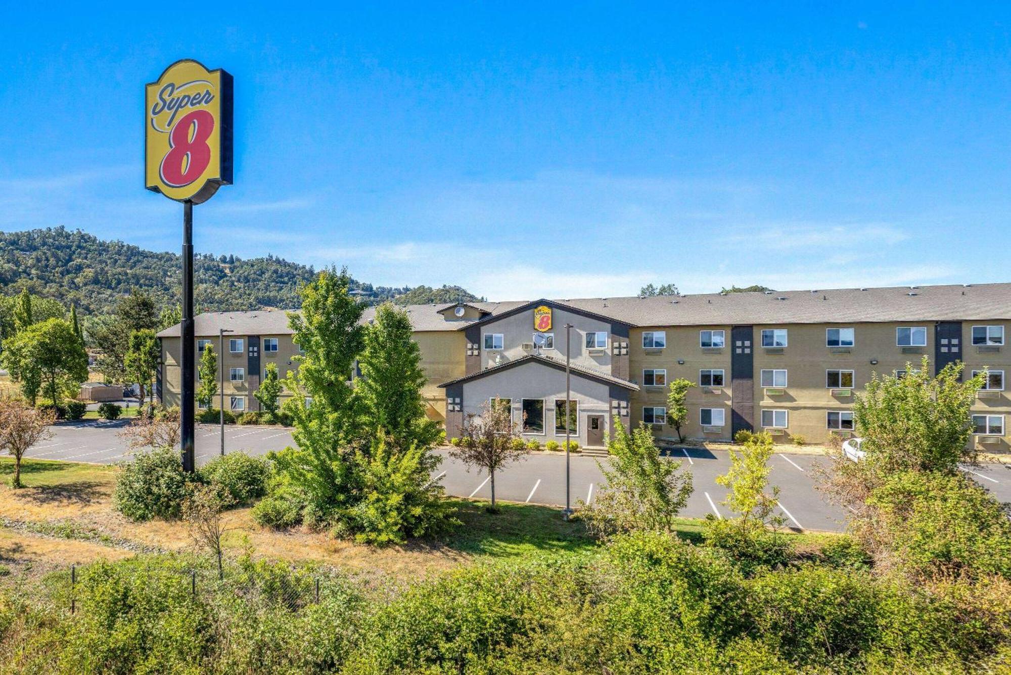 Hotel Super 8 By Wyndham Roseburg Extérieur photo