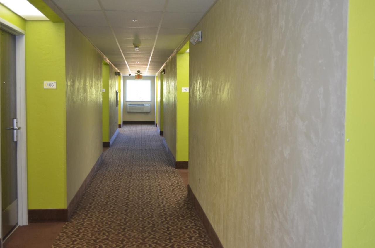 Hotel Super 8 By Wyndham Roseburg Extérieur photo