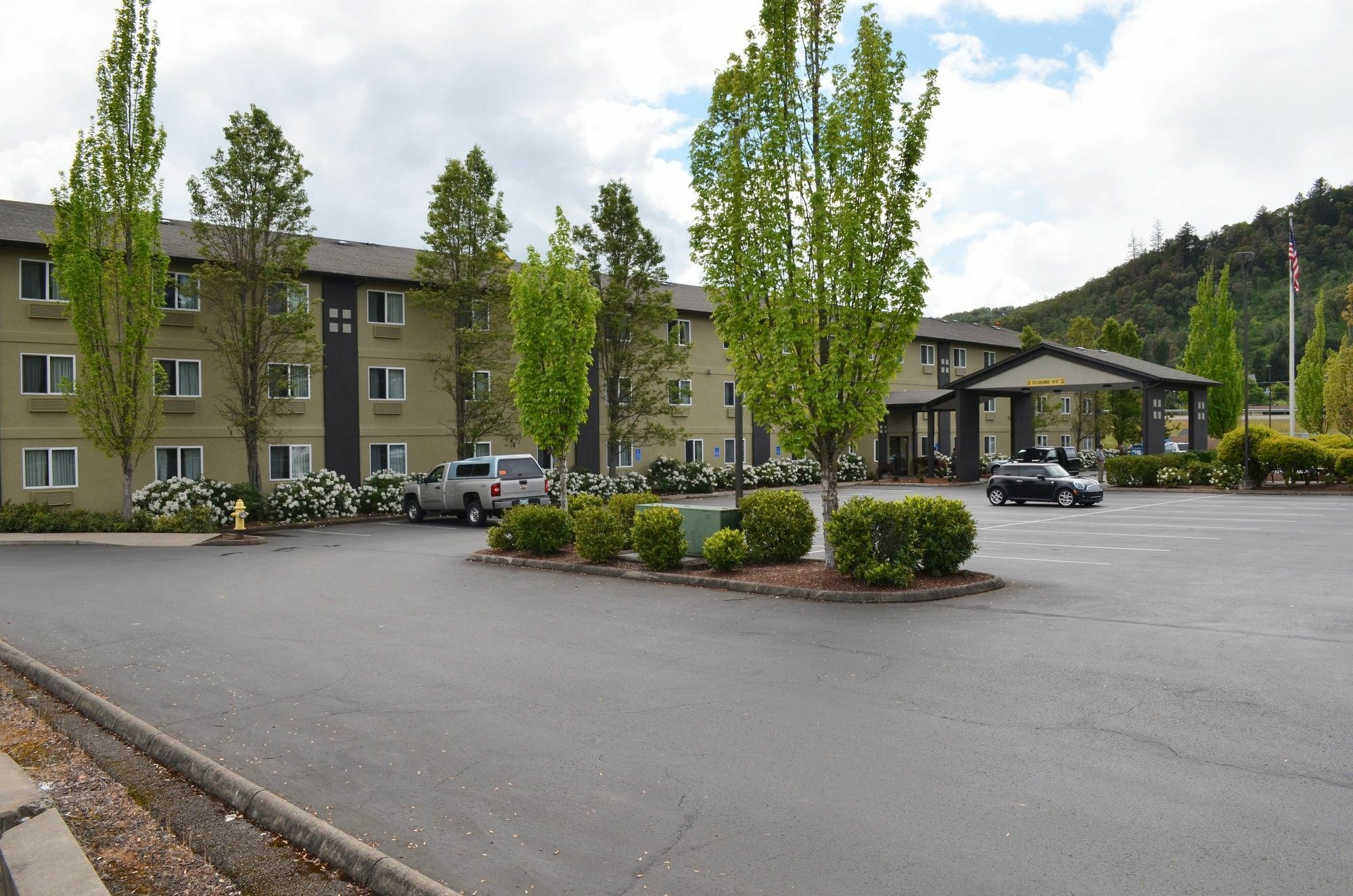 Hotel Super 8 By Wyndham Roseburg Extérieur photo