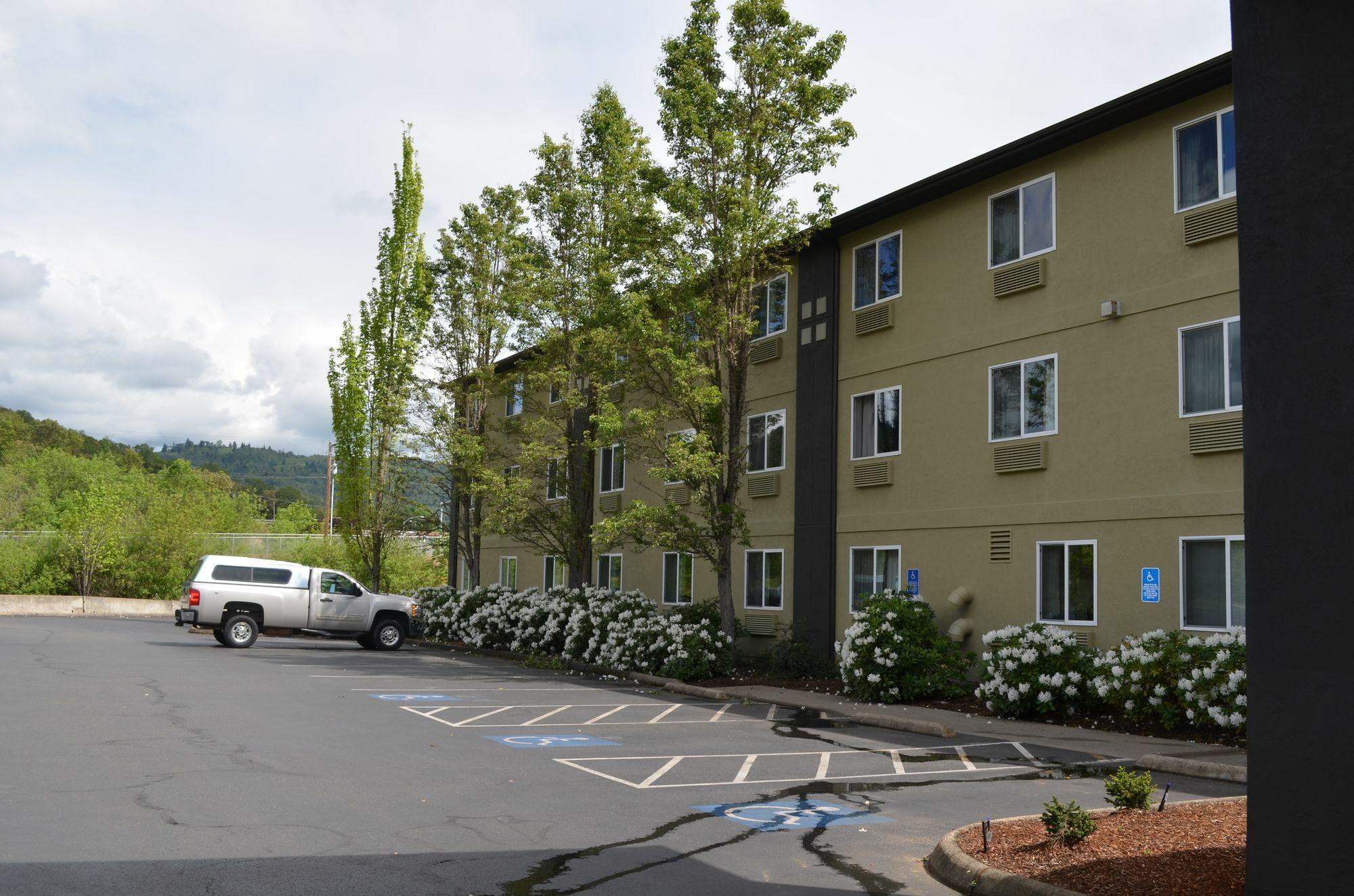 Hotel Super 8 By Wyndham Roseburg Extérieur photo